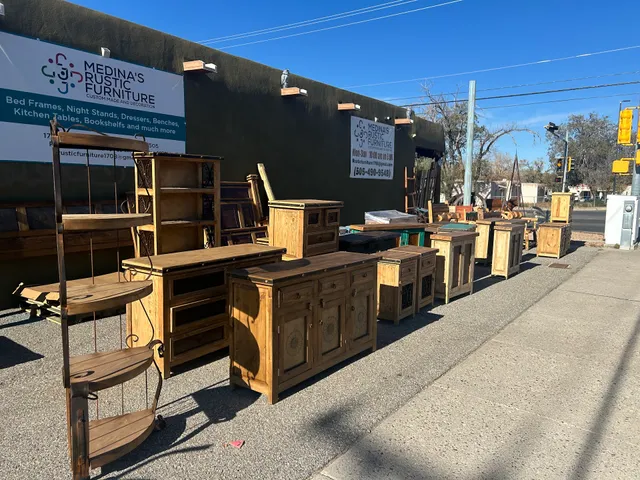 Medina’s Rustic Furniture