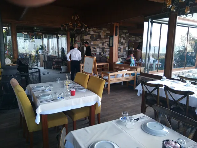 Leylek Köy Göl Evi