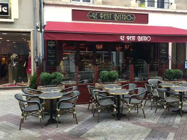 Le Petit Bistro