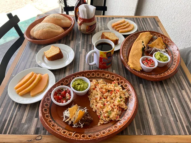 La Pozoleria del Tío Mau - REVOLUCIÓN SOCIAL