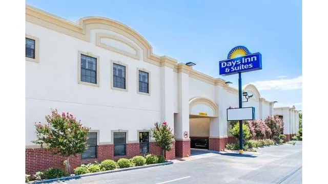Days Inn & Suites by Wyndham Big Spring