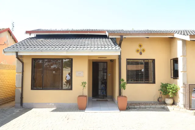 Roba Monakedi Guest Lodge