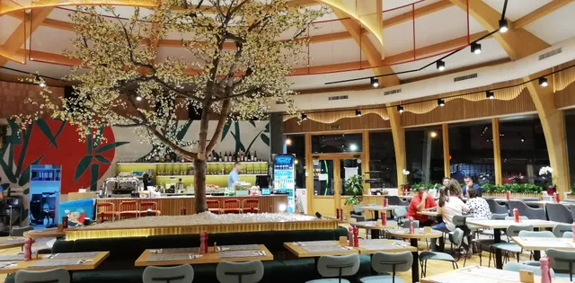 Yummy Yang Shopping City