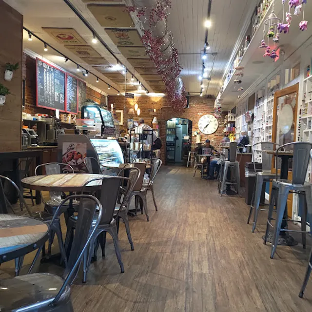 Common Grounds Coffee House & Desserts