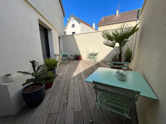 At 10, Bed and Breakfast