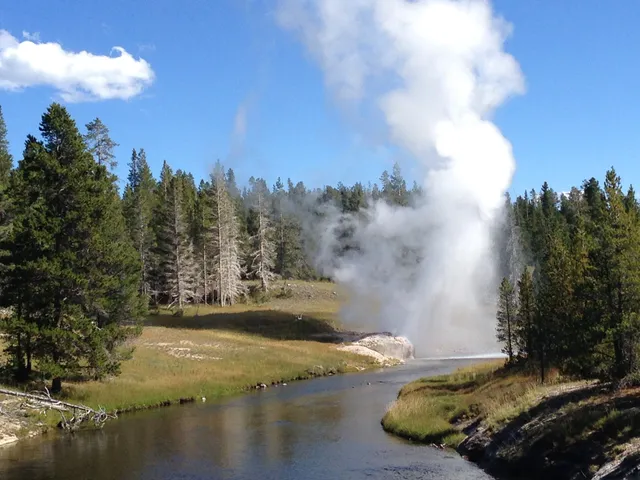 Riverside Geyser