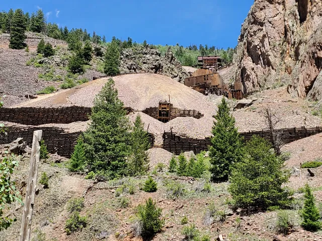 Bachelor Loop Interpretive Site. Hov stage area.