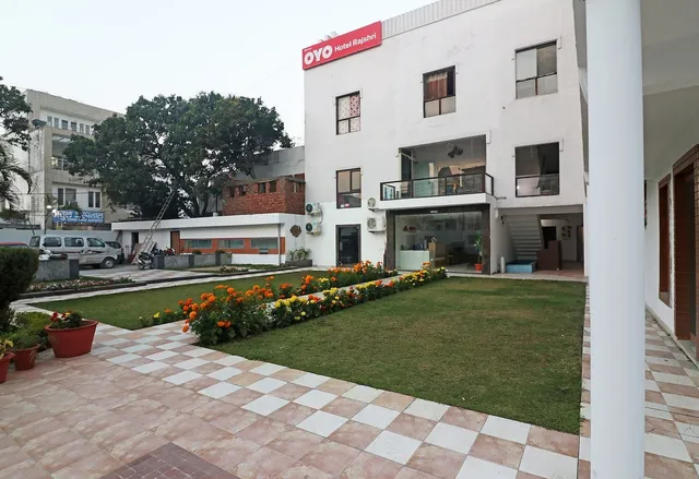 OYO 19979 Hotel Rajshri