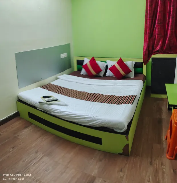 OYO 73192 VIP Guest House