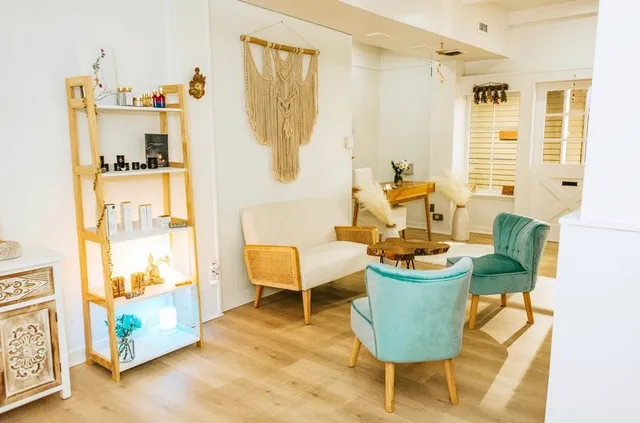 Nine to Nourish : Holistic Skincare Haven