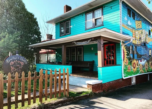 Bon Paul & Sharky's Hostel