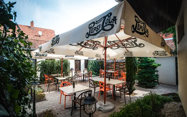 Fakapu Pince és Panzió