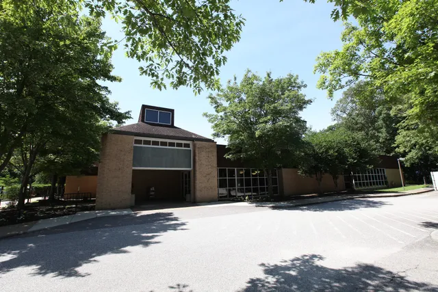 Bon Air Library - Chesterfield Public Library