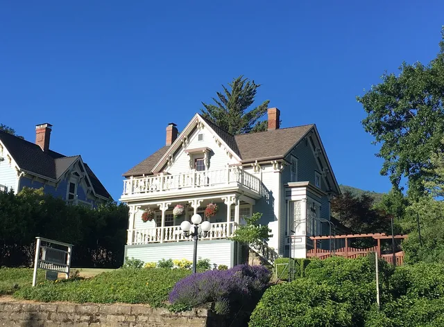 Coolidge House Bed & Breakfast