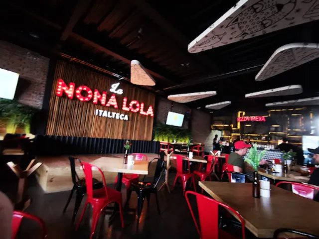 La Nona Lola (Casa Alfaro)