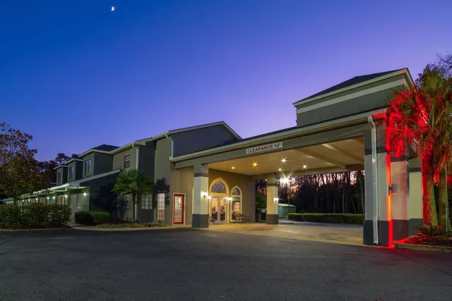 Econo Lodge Inn & Suites Cayce I-26 Airport