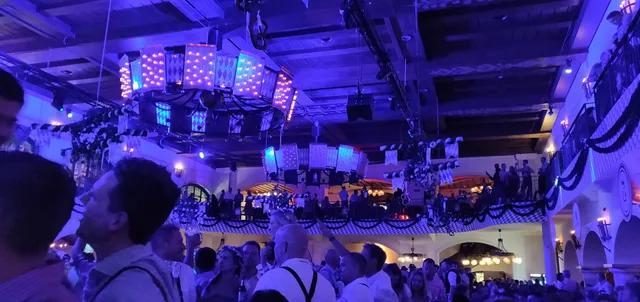 "Das Wiesnzelt" - am Stiglmaierplatz Oktoberfest