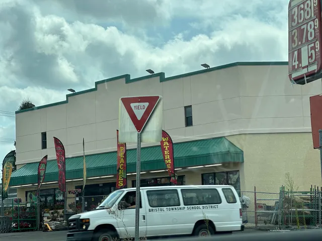 R & R Produce 'n Garden Center