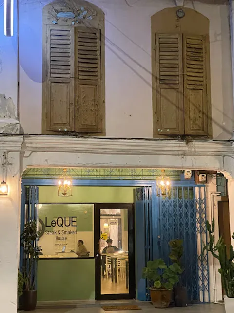 LeQUE Steak & Smoked House
