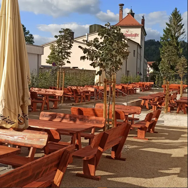 Braugasthof Schattenhofer Restaurant, Biergarten und Hotel