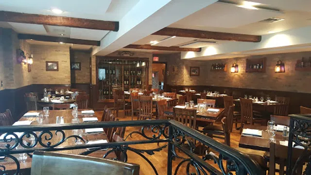 La Lanterna Restaurant Wine & Beer Garden