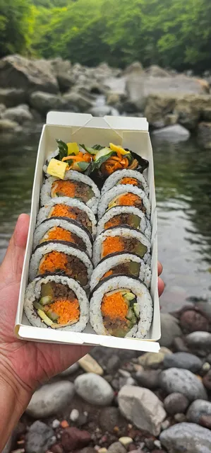 담 김밥 (Dam Gimbap)