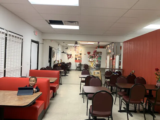 Leona (Leona Banh Mi)