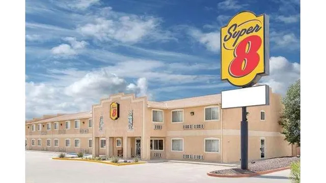 Super 8 by Wyndham Bloomfield