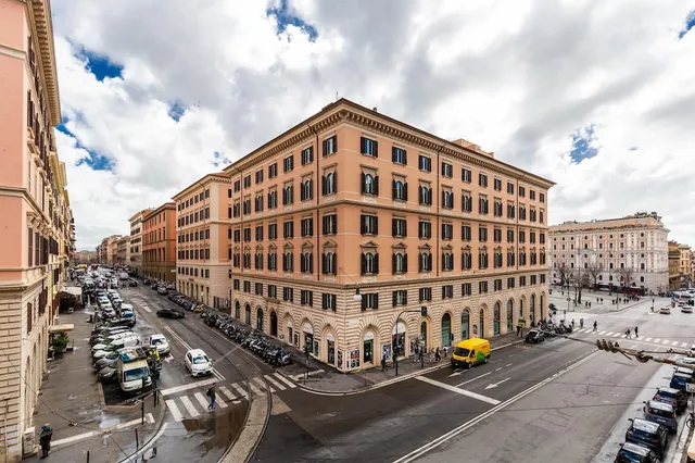 Cavour LR Collection