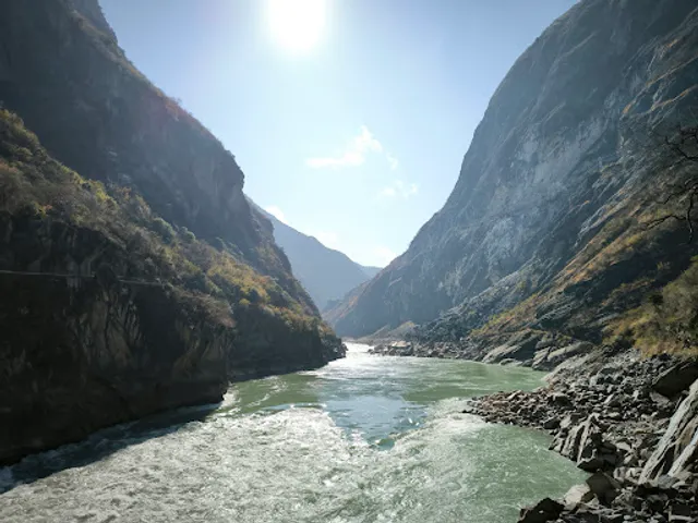 丽江虎跳峡景区