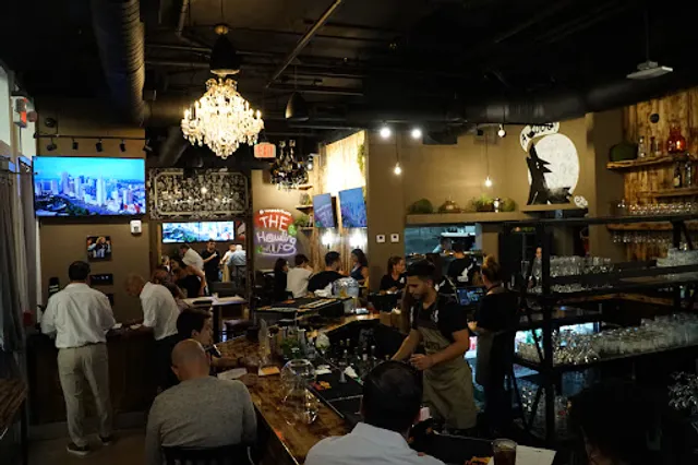 Howling Wolf Bar & Eatery