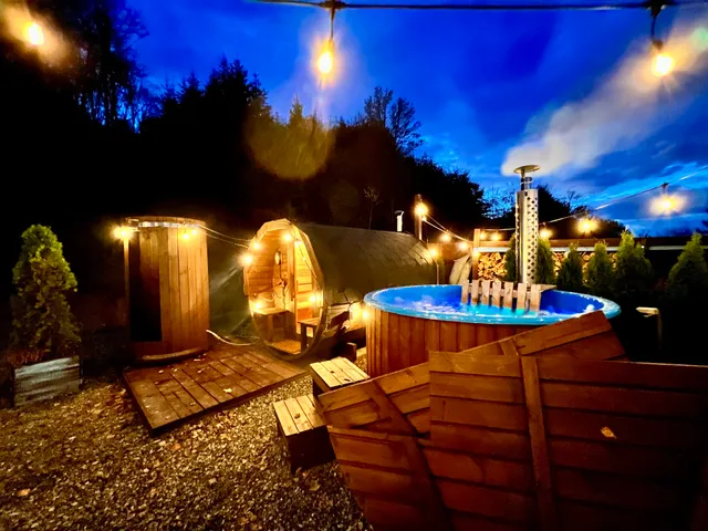 Bieszczadzka Osada Saunowisko Noclegi z jacuzzi na wyłączność sauna basen dla dzieci