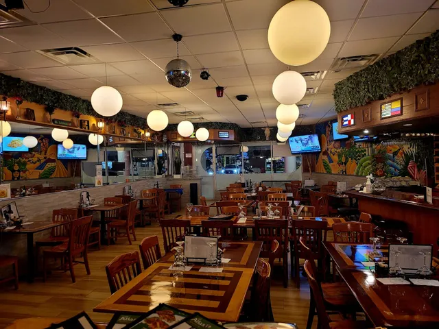 El Salvadoreño Restaurant & Grill