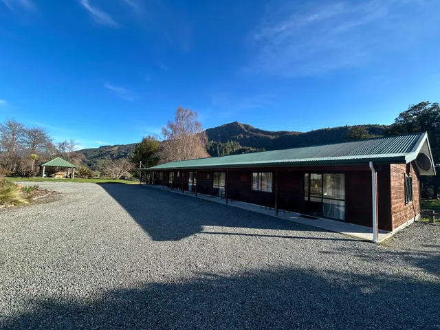 Kiwi Park Motels and Holiday Park