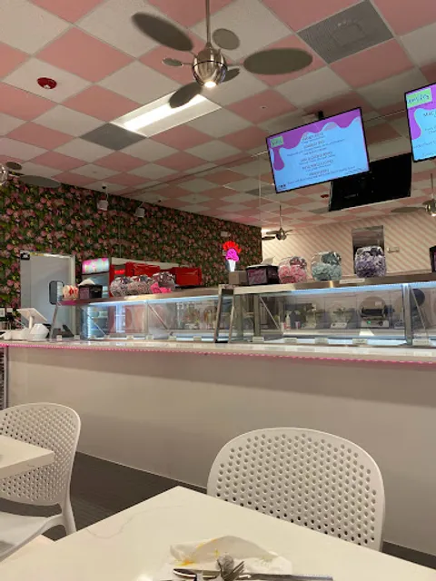 Larry's Ice Cream & Cafe