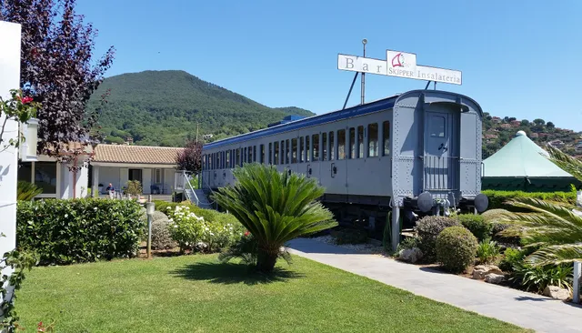 Skipper White Guest House