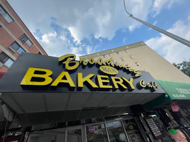 M&M Broadway Bakery café