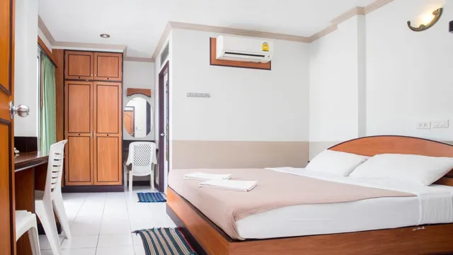 DJ.House Hotel (ดีเจ.เฮ้าส์)