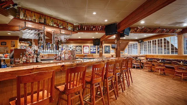 Windjammer Restaurant & Upper Deck Pub