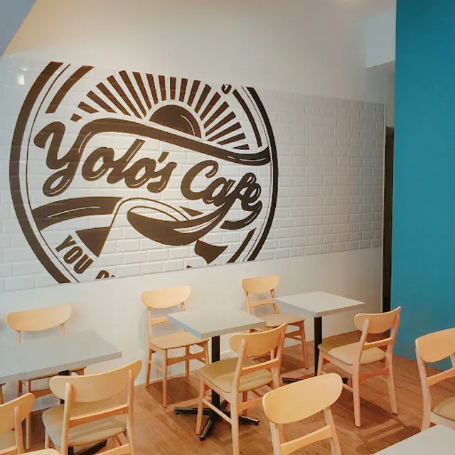 YOLO's Cafe 永和中興店（對面停車場走路30秒）