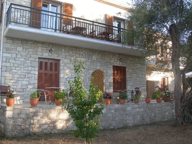 Baronessa's Apartments & Rooms