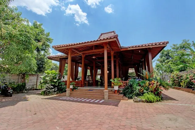 Collection O 93028 Homestay Joglo Ibu