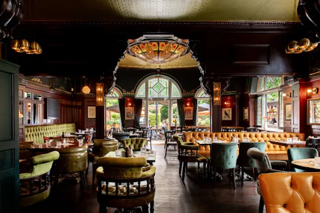 The Red Lion, Barnes