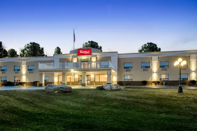 Red Roof Inn & Suites Newburgh – Stewart Airport/ West Point