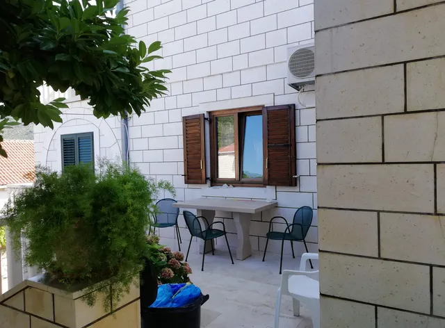 Apartments and Rooms Villa Mir