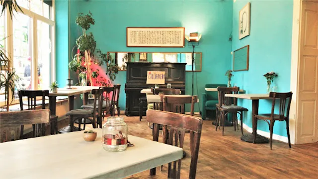 Impact - Café by Plastic2Beans