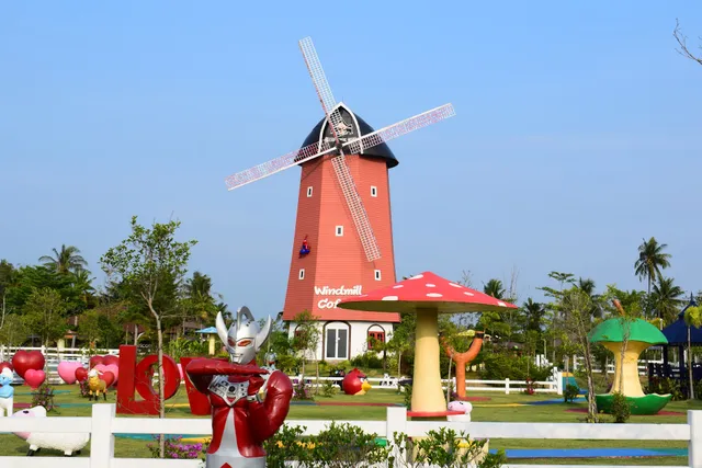 Chang Puak Camp Damnoen Saduak