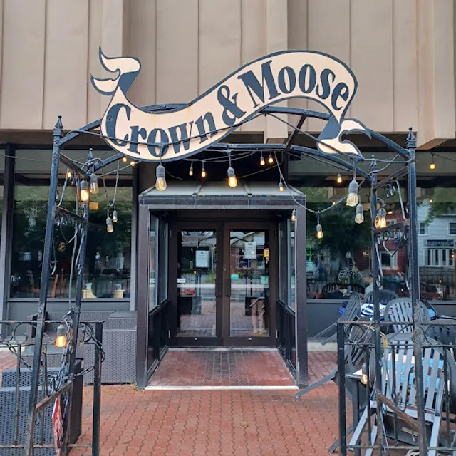 Crown & Moose