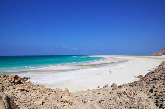 Qalansiyah beach
