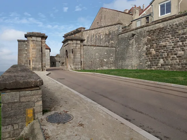 Tour Saint-Ferjeux et remparts